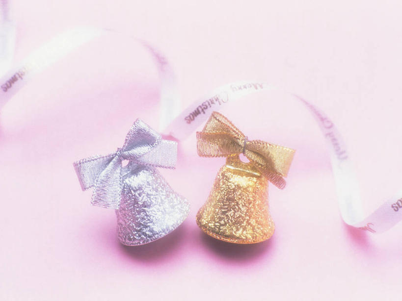 无人,横图,俯视,室内,特写,白天,金属制品,圣诞节,阴影,粉色背景,节日,朦胧,模糊,庆祝,装饰,反射,金属,铃铛,丝绸,丝带,影子,银色,缎带,文化,绸带,两个,蝴蝶结,庆典,金色,摄影,影棚,纪念,华丽,修饰,点缀,衬托,美观,雅致,雅观,圣诞铃铛,铜制,彩图,高角度拍摄,影棚拍摄,拍摄