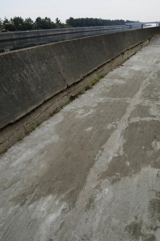 无人,竖图,室外,白天,正面,消失点,建材,道路,建筑,路,公路,日本,亚洲,材料,混凝土,交通,千叶县,水泥,建造,自然现象,东亚,地震,本州,关东地方,本州岛,日本国,千叶,地动,振动,地振动,地震波,马路,彩图,没影点,灭点