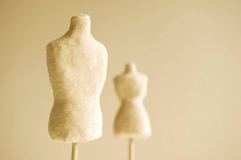 无人,横图,室内,特写,白天,正面,静物,阴影,反射,人造模特,影子,两个,摄影,影棚,道具,模特道具,时装道具,彩图,影棚拍摄,拍摄,包布模特,服装立裁人台,人台,试衣模特,试衣人台