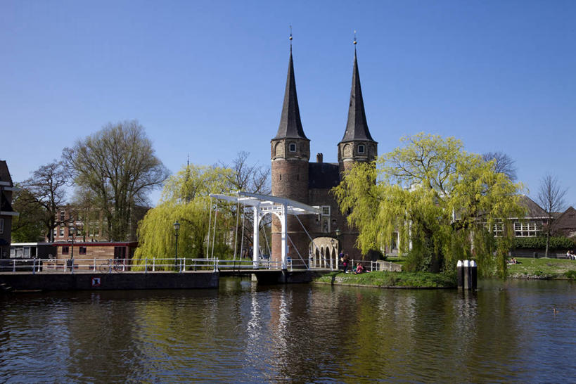 无人,家,横图,室外,白天,正面,旅游,度假,湖,湖泊,树林,水,植物,标志建筑,地标,建筑,欧洲,荷兰,阴影,波纹,光线,影子,房屋,屋子,湖面,水流,水面,涟漪,娱乐,建设,楼房,住宅,树,树木,蓝色,绿色,倒影,蓝天,水纹,天空,阳光,自然,波浪,湖水,天,享受,休闲,旅游胜地,放松,生长,晴朗,成长,倒映,西欧,万里无云,水晕,荷兰王国,尼德兰王国,反照,代尔夫特,南荷兰省,晴空,晴空万里,彩图,房子