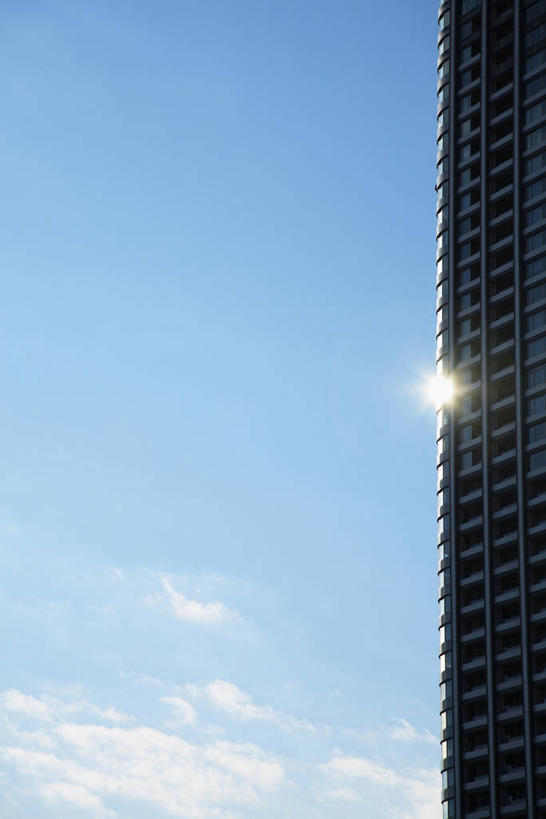 无人,家,高楼大厦,竖图,室外,白天,仰视,度假,美景,窗户,城市风光,城市,大厦,建筑,摩天大楼,韩国,亚洲,阴影,光线,影子,房屋,墙,屋子,景观,云,云朵,公寓,云彩,娱乐,建设,洋房,楼房,玻璃窗,墙壁,墙面,住宅,蓝色,白云,蓝天,天空,阳光,天,享受,休闲,景色,放松,晴朗,东亚,大韩民国,广域市,大田,大田市,大田广域市,晴空,彩图,低角度拍摄,房子,大楼,高层建筑,高楼,摩天楼