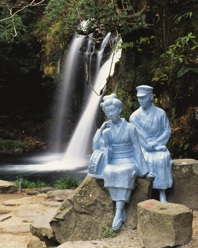 东方人,无人,两个人,坐,竖图,室外,白天,正面,民族服装,旅游,度假,石头,美景,瀑布,森林,树林,水,植物,雕塑,静冈县,日本,亚洲,飞溅,服装,艺术,装饰,溅,雕刻,雕像,石子,液体,景观,水滴,黄种人,娱乐,水珠,树,树木,衣服,绿色,自然,工艺品,享受,休闲,景色,放松,服饰,生长,成长,纪念,美术,衣着,穿着,喷洒,自然风光,主题,陈列,东亚,本州,本州岛,日本国,中部地方,静冈,功能,美学,衣饰,伊豆半岛,男人,男性,年轻男性,年轻女性,女人,女性,亚洲人,跌水,石块,岩石,坐着,彩图,全身,传统服装,民俗服,河津町,贺茂郡