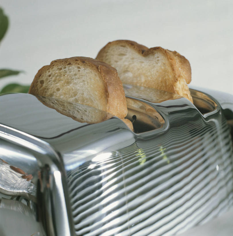 点心,面包,无人,竖图,室内,特写,白天,正面,叶子,两片,阴影,朦胧,模糊,反射,电器,影子,食品,面点,绿叶,烤面包机,吐司,饮食,食物,糕点,嫩叶,法式面包,一台,家电,吐司面包,多士炉,自动面包片烤炉,面包烘烤器,烘培,叶,叶片,彩图,烘烤,多士,听型面包