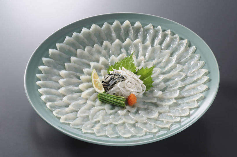 海鲜,生鱼片,无人,横图,俯视,室内,特写,白天,烹饪,餐桌,桌子,餐具,水果,阴影,灰色背景,新鲜,反射,碟子,盘,影子,肉,生食,鱼肉,日本料理,鱼片,料理,食品,果实,水产,菜肴,美食,肉类,海洋生物,食物,一个,盘子,碟,日式料理,日式,摄影,佳肴,有机食品,绿色食品,影棚,单个,餐台,河豚,河豚鱼,鸡泡鱼,气泡鱼,水生动物,海产品,水生物,肉食,海底动物,鲀鱼,酸橙,河鲀,沙西米,代代,橙子,橙,彩图,高角度拍摄,影棚拍摄,拍摄,刺身