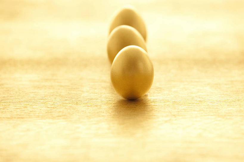 无人,横图,俯视,室内,特写,白天,静物,阴影,朦胧,模糊,反射,影子,蛋,三个,金色,金融,理财,摄影,影棚,经济,富贵,金蛋,流通,贸易,忠诚,卵,富丽,名誉,荣华,彩图,高角度拍摄,影棚拍摄,拍摄