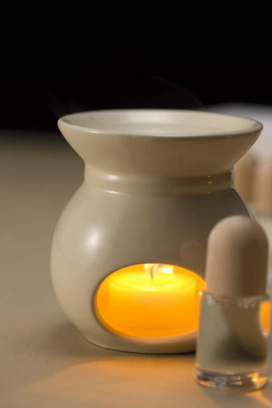 无人,竖图,室内,特写,白天,正面,静物,蜡烛,阴影,黑色背景,朦胧,模糊,反射,影子,一个,香薰,放松,芳香疗法,摄影,影棚,单个,舒心,舒缓,熏香炉,养颜,减压,烛炬,香薰疗法,彩图,影棚拍摄,拍摄,精油炉,香精炉,香熏炉,香薰炉,香薰蜡烛