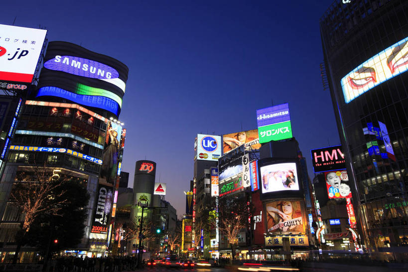 无人,横图,室外,夜晚,长时间曝光,仰视,度假,显示器,美景,植物,城市风光,城市,道路,路,夜景,公路,汽车,东京,日本,亚洲,阴影,光线,屏幕,影子,景观,灯光,交通,娱乐,显示屏,车,树,树木,绿色,自然,交通工具,轿车,享受,休闲,景色,放松,生长,成长,载具,曝光,输出设备,东亚,本州,关东地方,本州岛,日本国,东京都,涩谷,涉谷,涩谷区,马路,彩图,低角度拍摄,涩谷站