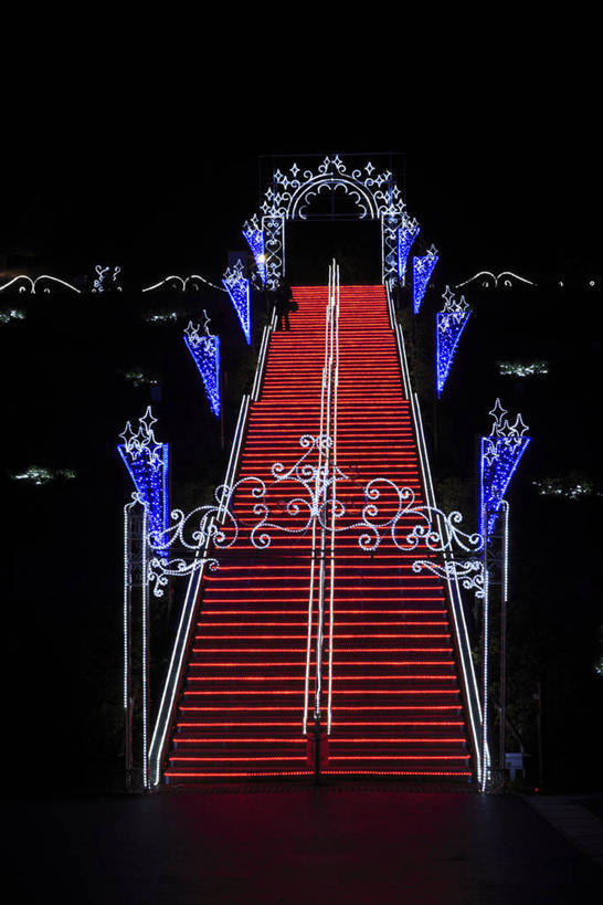 无人,栏杆,竖图,室外,夜晚,正面,度假,美景,秋季,地毯,楼梯,城市风光,城市,日本,亚洲,阴影,装饰,编织,光线,影子,手工艺品,阶梯,景观,围栏,灯光,织物,娱乐,护栏,台阶,红色,工艺品,享受,休闲,景色,放松,红地毯,华丽,修饰,点缀,东亚,红毯,本州,关东地方,本州岛,日本国,群马,群马县,衬托,美观,雅致,雅观,秋,秋天,彩图