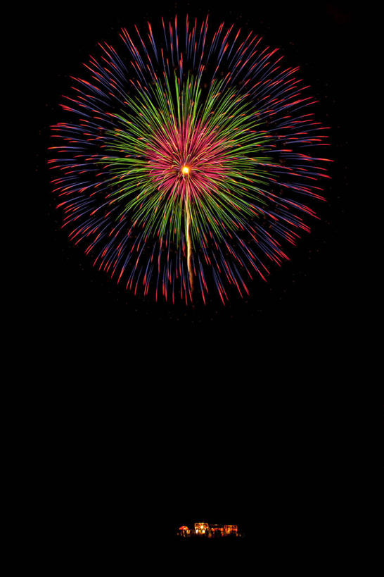 无人,竖图,室外,夜晚,长时间曝光,仰视,美景,烟火,夜景,日本,亚洲,景观,辉煌,天空,自然,焰火,天,灿烂,景色,璀璨,自然风光,礼花,光辉,曝光,东亚,本州,茨城,茨城县,关东地方,本州岛,日本国,花炮,礼花炮,绚烂,光耀,烟花,彩图,低角度拍摄