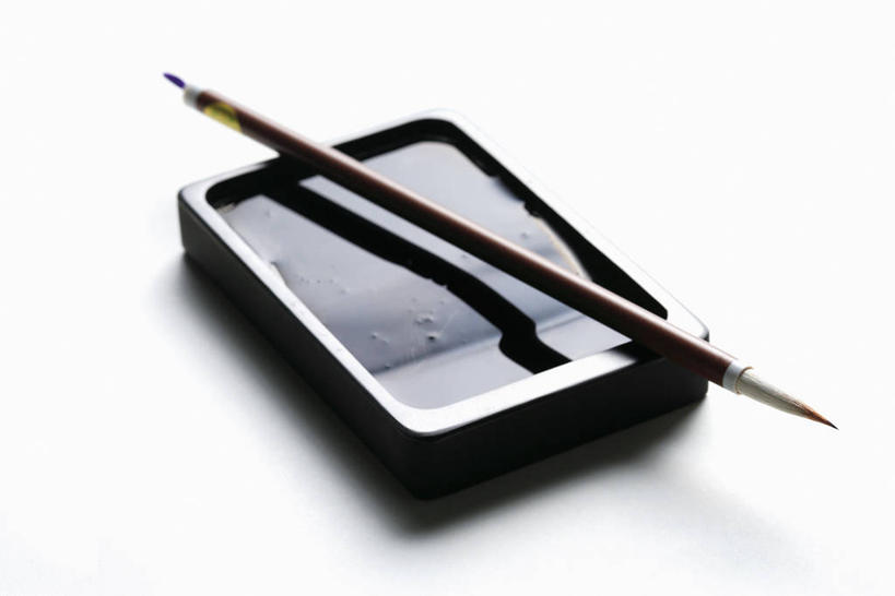 无人,横图,俯视,室内,特写,白天,白色背景,静物,阴影,反射,笔,毛笔,砚台,影子,办公用品,砚,文具,学习用品,摄影,影棚,文具用品,一支,文房四宝,彩图,高角度拍摄,影棚拍摄,拍摄