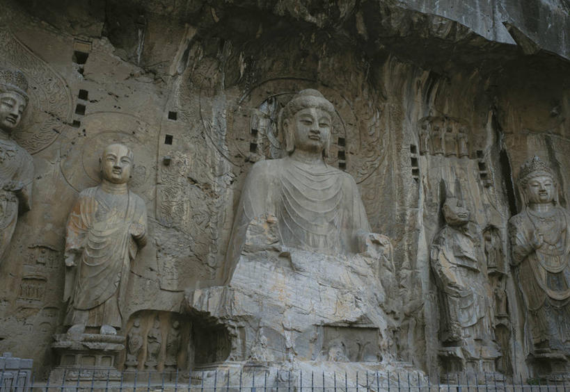 东方人,无人,坐,盘腿,横图,室内,白天,仰视,旅游,度假,名胜古迹,标志建筑,地标,建筑,雕塑,龙门石窟,中国,亚洲,五个人,遗迹,艺术,装饰,雕刻,雕像,墙,许多人,黄种人,古迹,文物,娱乐,建设,古建筑,石雕,墙壁,墙面,工艺品,一群人,享受,休闲,旅游胜地,放松,纪念,美术,主题,陈列,古文明,东亚,龙门山,香山,中华人民共和国,功能,美学,河南,河南省,豫,华中地区,洛阳,洛阳市,袍子,四大石窟,男人,男性,中年男性,亚洲人,盘腿而坐,盘膝,盘着腿的,盘着腿坐,双腿交叉,坐着,半身,彩图,低角度拍摄