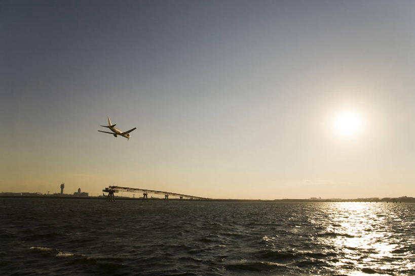 无人,横图,室外,白天,正面,旅游,度假,海浪,海洋,美景,日落,太阳,飞机,东京,日本,亚洲,阴影,光线,影子,景观,浪花,水平线,晚霞,霞光,落日,辽阔,交通,海平线,娱乐,航空,阳光,自然,海水,黄昏,交通工具,享受,休闲,广阔,景色,彩霞,放松,运输,一架,一望无际,客机,自然风光,载具,海景,东亚,本州,关东地方,本州岛,日本国,东京都,羽田机场,无边无际,一马平川,夕照,薄暮,大田区,东京国际机场,东京羽田航空港,大海,风浪,海,海水的波动,近岸浪,涌浪,夕阳,彩图,傍晚,水天相接,水天一线,斜阳