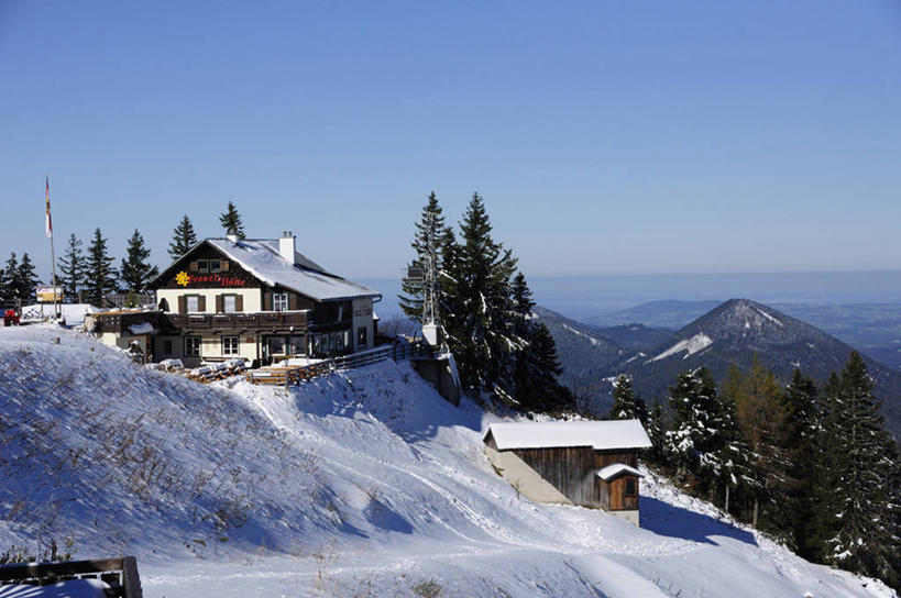 无人,家,横图,俯视,室外,白天,度假,美景,山,山脉,雪,植物,大雪,城市风光,城市,奥地利,欧洲,阴影,光线,影子,房屋,屋子,积雪,景观,山峰,雪景,冬季,冬天,公寓,山峦,娱乐,洋房,楼房,住宅,树,树木,蓝色,绿色,蓝天,天空,阳光,自然,群山,天,享受,休闲,景色,放松,寒冷,生长,晴朗,成长,中欧,万里无云,严寒,奥地利共和国,上奥地利,上奥地利州,晴空,晴空万里,彩图,高角度拍摄,房子,格蒙登县,萨尔茨卡默古特地区圣沃尔夫冈