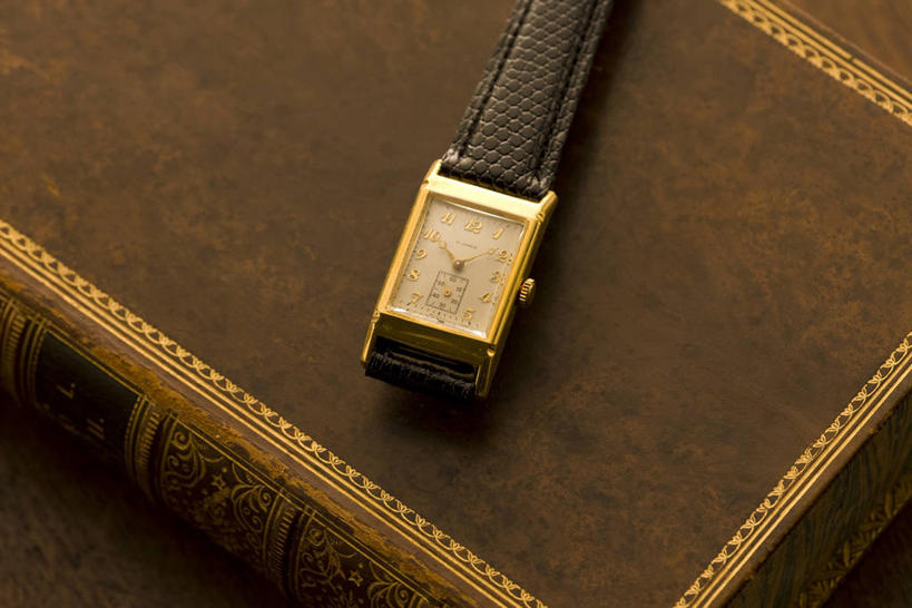 无人,横图,俯视,室内,特写,白天,静物,书籍,一本,阴影,时间,反射,时钟,手表,影子,计时,书本,钟表,表,腕表,书,图书,钟,彩图,高角度拍摄