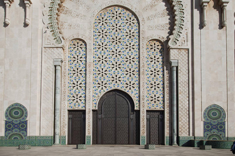 无人,横图,室外,白天,正面,旅游,度假,名胜古迹,门,标志建筑,地标,建筑,非洲,摩洛哥,阴影,节日,遗迹,光线,影子,墙,拱门,古迹,文化,文物,娱乐,建设,古建筑,墙壁,墙面,阳光,门框,祈祷,享受,休闲,健康,旅游胜地,放松,许愿,宗教,信仰,纪念,祈求,伊斯兰教,清真寺,古文明,阿非利加洲,摩洛哥王国,卡萨布兰卡,达尔贝达,摩洛哥肺叶,哈桑二世清真寺,平安,彩图