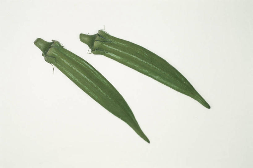 无人,横图,俯视,室内,特写,白天,白色背景,蔬菜,新鲜,秋葵,食品,食物,两个,绿色,摄影,有机食品,绿色食品,影棚,毛茄,羊角豆,黄秋葵,咖啡黄葵,彩图,高角度拍摄,影棚拍摄,拍摄,羊角菜