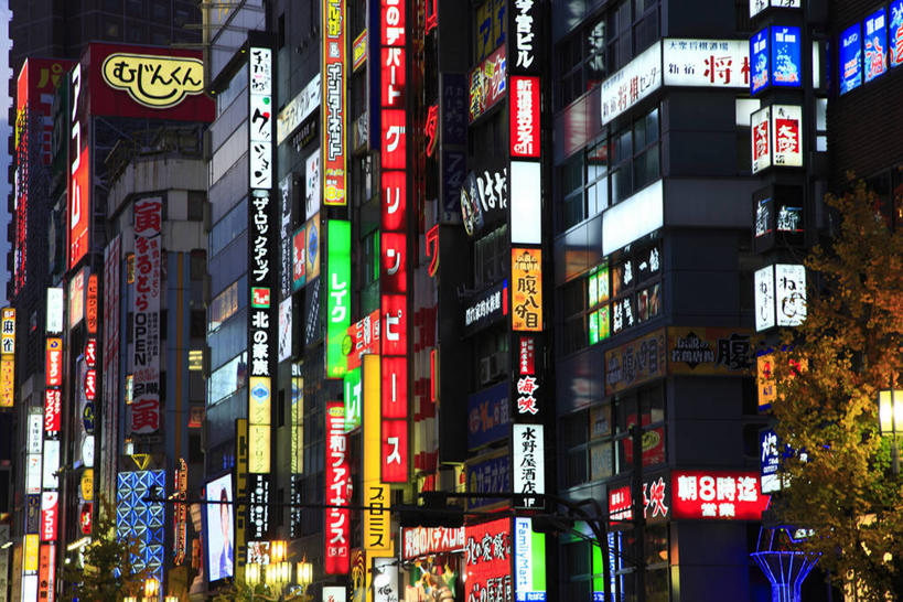 无人,商店,横图,彩色,室外,夜晚,正面,购物,度假,消费,美景,植物,城市风光,超市,城市,霓虹灯,商场,夜景,东京,日本,亚洲,阴影,光线,信息,英文,标志,文字,影子,字符,字母,景观,灯光,七彩,新宿,娱乐,光源,标识,霓虹,布告,布告栏,灯,树,树木,绿色,自然,享受,休闲,景色,放松,金融,百货,生长,成长,英文字母,通知,公告,传播,照明设备,消息,选购,贸易,百货公司,东亚,本州,关东地方,本州岛,日本国,东京都,新宿区,氖灯,血拼,县厅,东京市,歌舞伎町,公布栏,彩图,购物商场,购物中心,商业中心