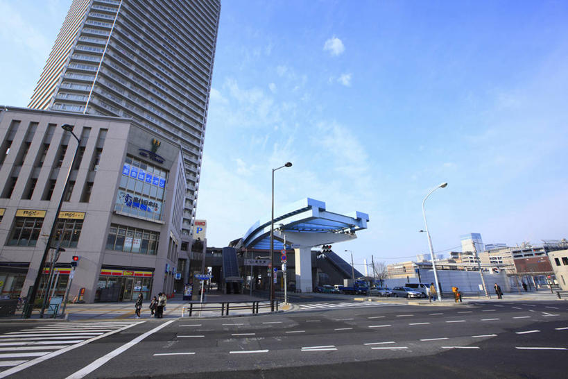 东方人,站,走,横图,室外,白天,仰视,度假,美景,城市风光,城市,道路,路,路灯,人行横道,公路,照明,东京,日本,亚洲,行人,游客,游人,阴影,服装,光线,影子,景观,云,云朵,人行道,灯光,分界线,停车线,交通,江东区,许多人,云彩,注视,休闲装,黄种人,娱乐,路人,旅客,灯,衣服,蓝色,白云,蓝天,天空,阳光,天,观察,看,站着,一群人,享受,休闲,休闲服,景色,放松,服饰,晴朗,观看,车行道,车行道分界线,照亮,察看,照明设备,关注,标线,人行横道线,东亚,车行线,本州,关东地方,本州岛,日本国,东京都,过客,男人,男性,年轻男性,年轻女性,女人,女性,亚洲人,晴空,斑马线,马路,步行,散步,站立,走路,彩图,低角度拍摄,全身,丰洲,丰洲站