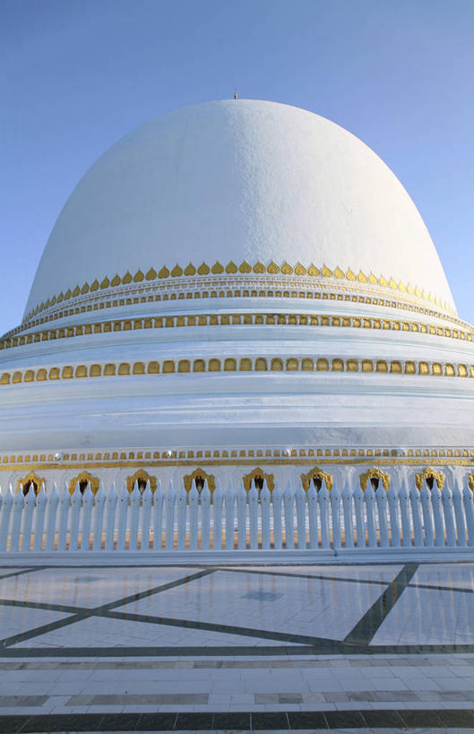 无人,竖图,室外,白天,仰视,旅游,度假,名胜古迹,标志建筑,地标,建筑,缅甸,亚洲,阴影,遗迹,光线,影子,塔,古迹,文物,娱乐,建设,古建筑,宝塔,佛塔,蓝色,蓝天,天空,阳光,天,享受,休闲,旅游胜地,放松,东南亚,晴朗,古文明,万里无云,缅甸联邦,浮图,浮屠,晴空,晴空万里,彩图,低角度拍摄,塔婆,浮图塔,浮头,佛图