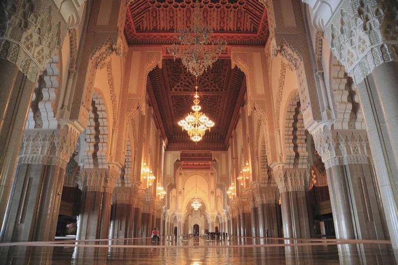 无人,横图,室内,白天,仰视,旅游,度假,时尚,名胜古迹,标志建筑,地标,建筑,照明,非洲,摩洛哥,阴影,节日,遗迹,光线,影子,灯光,水晶,古迹,文化,文物,娱乐,建设,古建筑,吊灯,水晶灯,灯,灯具,祈祷,享受,休闲,健康,旅游胜地,放松,许愿,宗教,信仰,纪念,华丽,祈求,照亮,伊斯兰教,照明设备,高贵,清真寺,水晶吊灯,古文明,水晶制品,富丽,阿非利加洲,华美,摩洛哥王国,卡萨布兰卡,达尔贝达,摩洛哥肺叶,哈桑二世清真寺,平安,彩图,低角度拍摄,水晶石