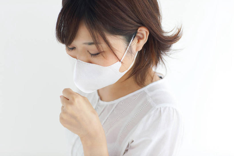 东方人,脸,头,脸颊,手,一个人,站,闭眼,横图,室内,特写,白天,白色背景,侧面,亚洲,仅一个年轻女性,仅一个女性,仅一个人,握,阴影,服装,反射,分离,影子,过滤,分开,休闲装,黄种人,肩膀,衣服,口罩,握拳,站着,休闲,生病,手部,休闲服,隔断,握着,遮掩,摄影,服饰,影棚,单手,隔离,卫生,掩盖,遮挡,净化,间隔,预防,遮盖,防尘,咳嗽,掩饰,断绝,隔开,屏蔽,屏绝,远离,中断,阻遏,阻隔,年轻女性,女人,女性,亚洲人,头部,脸部,脸蛋,面部,闭眼睛,闭着眼,闭着眼睛,站立,半身,彩图,影棚拍摄,拍摄