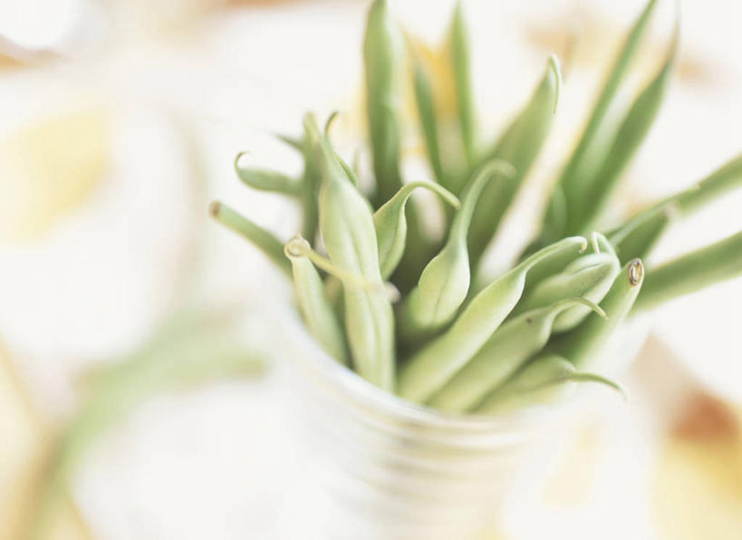 无人,横图,俯视,室内,特写,白天,植物,豆,蔬菜,杯子,许多,阴影,朦胧,模糊,新鲜,反射,影子,豆类,豆子,刀豆,食品,很多,四季豆,玻璃制品,食物,水杯,有机食品,绿色食品,芸豆,豆科,菜豆,二季豆,白肾豆,架豆,玉豆,去豆,多花菜豆,玻璃杯,彩图,高角度拍摄