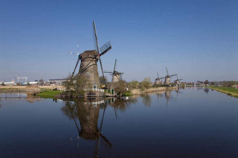 无人,农田,横图,室外,白天,正面,旅游,度假,庄稼,农作物,灌溉,河流,美景,水,风车,欧洲,荷兰,阴影,环保,光线,影子,河水,景观,水流,娱乐,蓝色,蓝天,天空,阳光,自然,天,享受,休闲,景色,放松,能源,晴朗,回收,资源,浇灌,荷兰风车,西欧,自然风光,利用,低碳,循环,万里无云,磨坊,荷兰王国,尼德兰王国,持续,南荷兰省,小孩堤防,金德代克,金德代克.埃尔斯豪特风车群,金德代克风车群,小孩堤防.埃尔斯豪特风车群,晴空,晴空万里,彩图,耕地,庄稼田