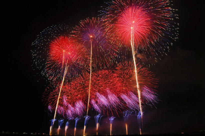 无人,横图,室外,夜晚,仰视,度假,美景,城市风光,城市,烟火,日本,亚洲,景观,辉煌,娱乐,焰火,享受,休闲,灿烂,景色,放松,璀璨,礼花,光辉,东亚,本州,本州岛,日本国,中部地方,新潟,新潟县,花炮,礼花炮,绚烂,光耀,长冈,长冈市,烟花,彩图,低角度拍摄