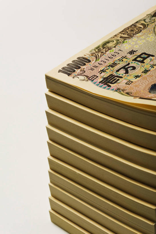 无人,竖图,俯视,室内,特写,白天,白色背景,钱,静物,一堆,许多,阴影,堆叠,堆积,反射,钱币,影子,很多,钞票,金融,纸币,摄影,影棚,经济,日元,堆,流通,纸钞,贸易,货币,现金,彩图,高角度拍摄,影棚拍摄,拍摄,日本银行券,日圆