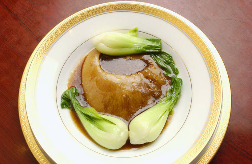 无人,横图,俯视,室内,特写,白天,烹饪,中餐,餐桌,桌子,蔬菜,阴影,新鲜,反射,影子,青菜,调料,酱料,酱汁,佐料,料理,食品,调味品,调味料,酱,菜肴,美食,食物,中式,佳肴,有机食品,绿色食品,餐台,鱼翅,小白菜,不结球白菜,鲛鲨翅,鲛鱼翅,金丝菜,沙鱼翅,鲨鱼翅,鲨鱼鳍,彩图,高角度拍摄