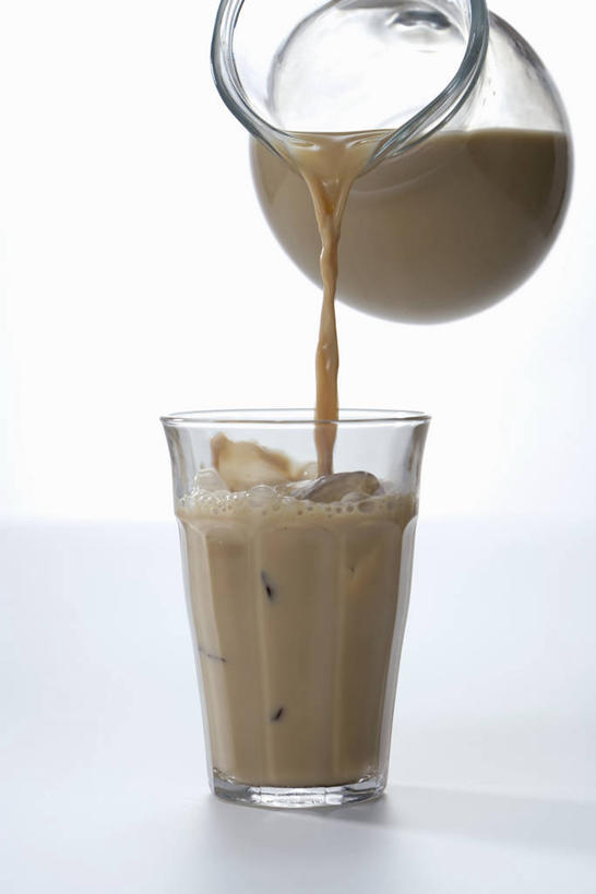 无人,竖图,室内,特写,白天,白色背景,正面,杯子,倒,阴影,反射,影子,冰,奶茶,冰块,饮品,一杯,冷冻,玻璃制品,饮料,水杯,寒冷,摄影,影棚,冷藏,冰冷,可口,保鲜,适口,玻璃杯,彩图,影棚拍摄,拍摄