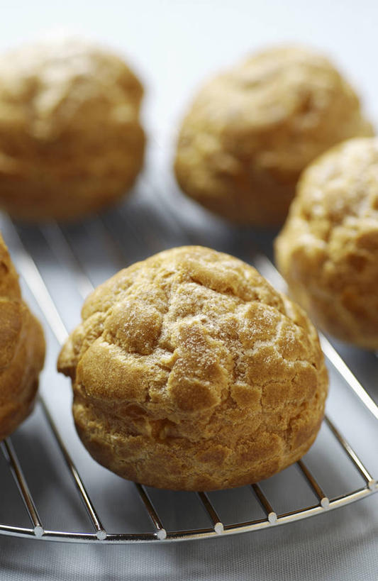 点心,无人,竖图,俯视,室内,特写,白天,白色背景,烘焙,金属制品,五个,许多,阴影,朦胧,模糊,反射,金属,影子,食品,泡芙,甜点,甜品,架子,食物,糕点,一个,甜食,摄影,影棚,单个,冷却,冷却架,彩图,高角度拍摄,影棚拍摄,拍摄