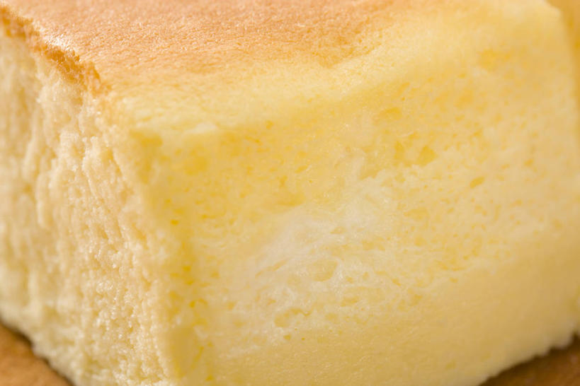 点心,无人,横图,俯视,室内,特写,白天,下午茶,一块,阴影,朦胧,模糊,反射,影子,食品,食物,糕点,橙色,海绵蛋糕,奶酪蛋糕,乳酪蛋糕,彩图,高角度拍摄,蛋糕