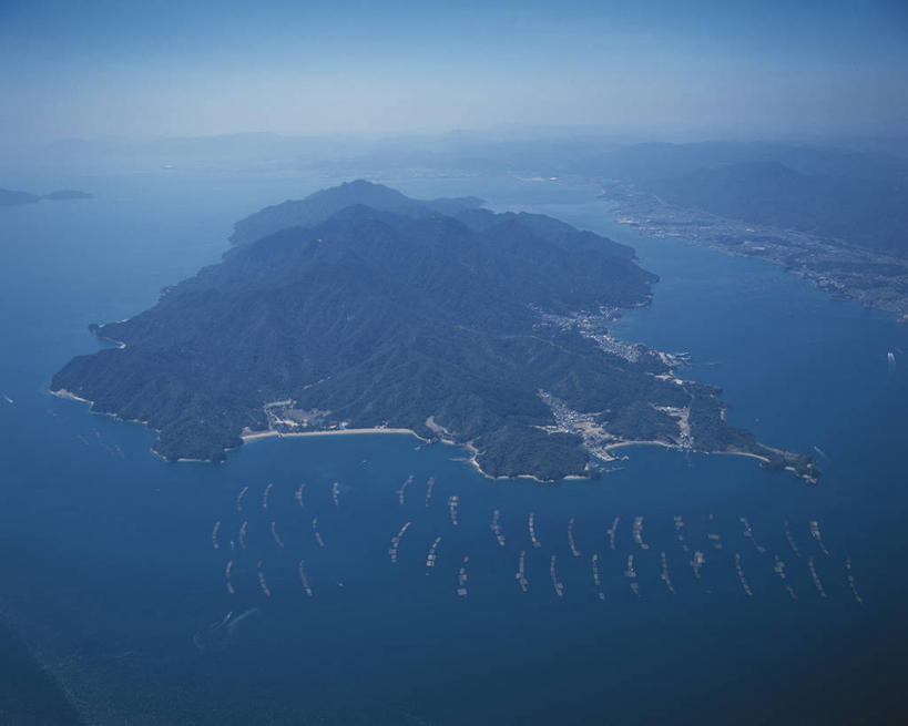 无人,横图,俯视,航拍,室外,白天,旅游,度假,岛屿,海浪,海洋,美景,树林,植物,轮船,船,广岛县,日本,亚洲,停靠,阴影,光线,影子,岛,景观,浪花,水平线,云,云朵,辽阔,海平线,云彩,娱乐,树,树木,蓝色,绿色,白云,蓝天,天空,阳光,自然,海水,交通工具,天,享受,休闲,广阔,景色,放松,生长,晴朗,成长,一望无际,鸟瞰,停泊,自然风光,载具,海景,东亚,本州,宫岛,本州岛,日本国,広岛,中国地方,无边无际,一马平川,严岛,大海,风浪,海,海水的波动,近岸浪,列岛,群岛,涌浪,诸岛,晴空,彩图,高角度拍摄,水天相接,水天一线