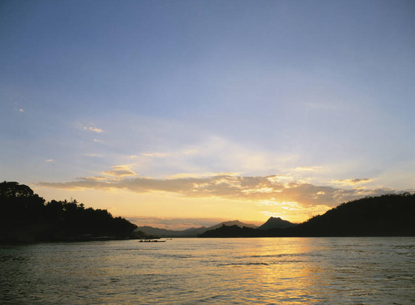 无人,横图,室外,白天,正面,旅游,度假,河流,美景,日落,山,山脉,树林,水,植物,老挝,亚洲,河水,景观,山峰,水流,晚霞,霞光,落日,山峦,背光,娱乐,澜沧江,树,树木,绿色,自然,黄昏,群山,享受,休闲,景色,彩霞,放松,东南亚,生长,成长,自然风光,逆光,九龙江,湄公河,老挝人民民主共和国,夕照,薄暮,夕阳,彩图,傍晚,斜阳
