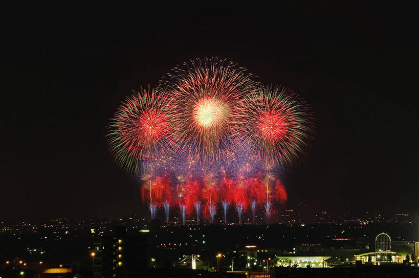 无人,横图,室外,夜晚,正面,度假,美景,城市风光,城市,烟火,夜景,日本,亚洲,庆祝,景观,辉煌,娱乐,焰火,享受,休闲,灿烂,景色,放松,庆贺,璀璨,祝贺,礼花,光辉,东亚,本州,本州岛,日本国,中部地方,新潟,新潟县,花炮,礼花炮,绚烂,光耀,长冈,长冈市,烟花,彩图