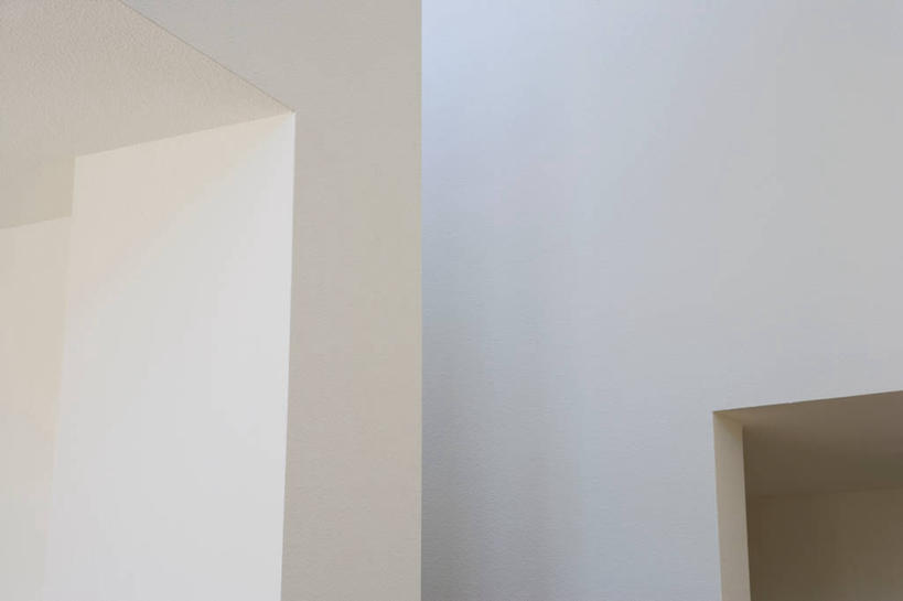 无人,横图,室内,特写,白天,正面,天花板,静物,阴影,反射,影子,墙,墙壁,墙面,白色,彩图