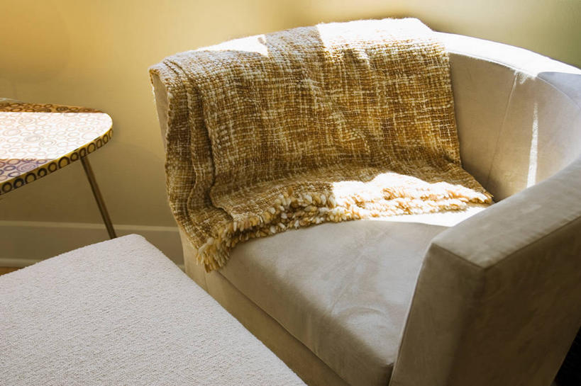 无人,家,客厅,横图,俯视,室内,白天,别墅,家具,沙发,装修,桌子,建筑,椅子,纺织品,欧式,阴影,装饰,反射,木制,毛毯,毯子,影子,房屋,墙,屋子,公寓,豪华,茶几,建设,现代,装潢,洋房,楼房,墙壁,墙面,住宅,纺织,木制品,垫子,室内装潢,温暖,保护,华丽,修饰,样板房,明亮,点缀,起居室,舒适,家居装潢,紧固,房屋设计,地中海风格,古典风格,简约风格,布艺沙发,室内设计,宽敞,样板房装潢,牢固,衬托,美观,雅致,雅观,客堂,踢脚板,壁脚线,踢脚线,贴脚线,设计,彩图,高角度拍摄,房子