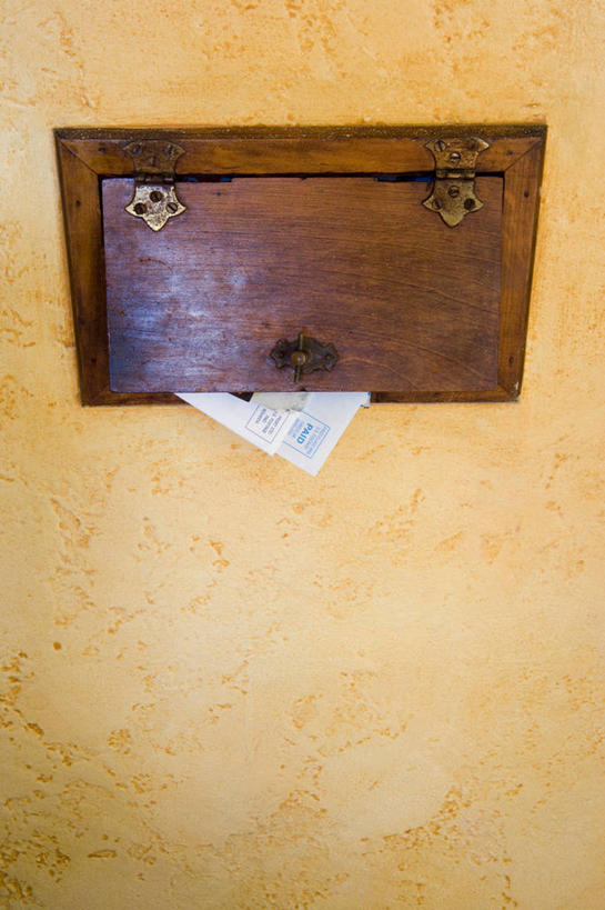 无人,竖图,室内,特写,白天,正面,静物,传递,信息,邮件,墙,联系,邮筒,邮箱,墙壁,墙面,黄色,联络,邮递,通信,信件,邮政,彩图