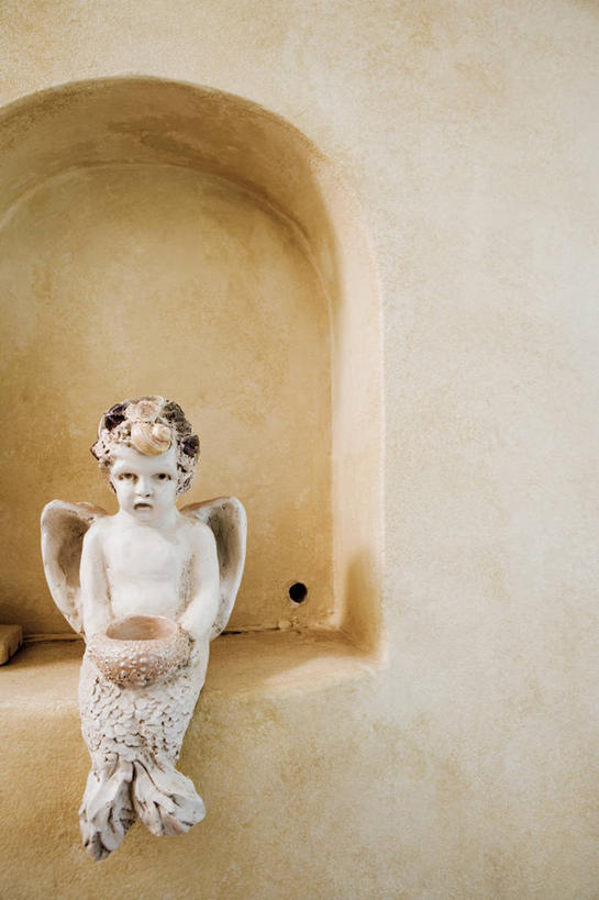 无人,家,竖图,室内,白天,正面,爱情,别墅,雕塑,天使,阴影,神话,艺术,装饰,反射,翅膀,雕刻,雕像,影子,房屋,墙,屋子,公寓,文化,洋房,楼房,石雕,墙壁,墙面,住宅,工艺品,纪念,美术,神圣,主题,善良,传说,丘比特,陈列,希腊神话,信徒,一尊,功能,美学,小爱神,使者,爱罗斯,圣洁,彩图,房子