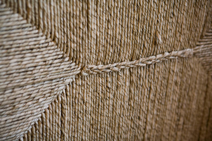 无人,交叉,横图,室内,特写,白天,正面,静物,椅子,一把,阴影,编织,反射,影子,藤椅,交织,穿插,彩图