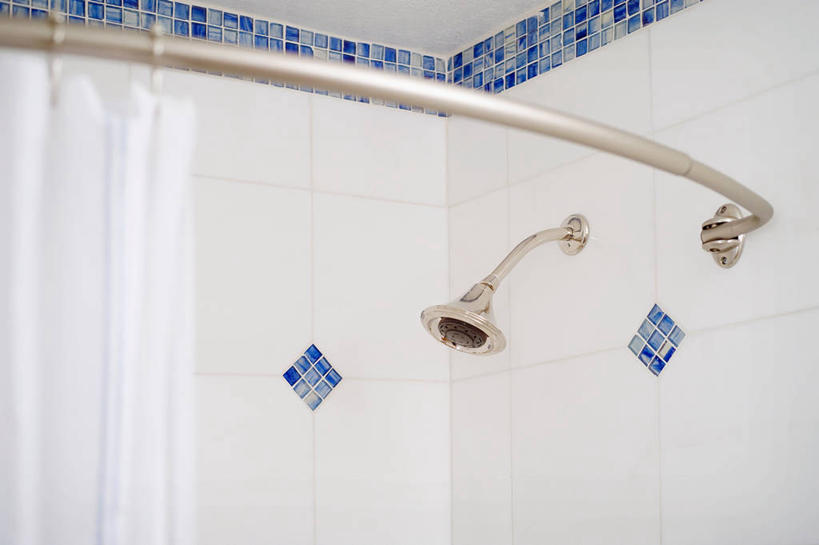 无人,家,横图,室内,白天,正面,建材,别墅,家具,卫生间,洗手间,浴室,装修,建筑,金属制品,欧式,装饰,金属,材料,瓷砖,房屋,墙,屋子,公寓,豪华,建设,现代,装潢,洋房,楼房,墙砖,墙壁,墙面,住宅,花洒,莲蓬头,帘子,室内装潢,遮,遮掩,建造,样板房,明亮,舒适,家居装潢,遮挡,房屋设计,地中海风格,古典风格,简约风格,卫浴设备,室内设计,宽敞,遮盖,喷雾头,浴帘,样板房装潢,毛巾杆,杆子,设计,厕所,淋浴房,彩图,冲凉房,房子,沐浴间,沐浴室,墙面砖