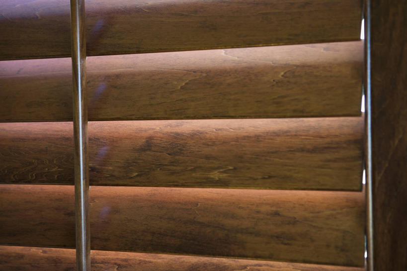 无人,横图,室内,特写,白天,正面,窗户,静物,阴影,反射,木制,影子,百叶窗,木制品,彩图