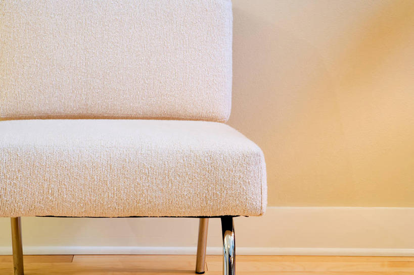 无人,横图,室内,特写,白天,正面,地板,沙发,静物,阴影,反射,影子,墙,地面,木地板,墙壁,墙面,白色,布艺沙发,彩图