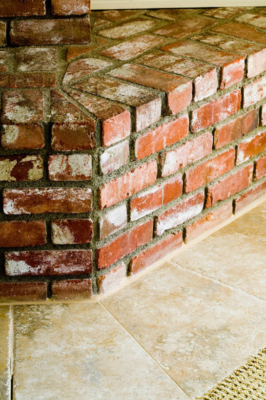 无人,竖图,俯视,室内,特写,白天,建材,壁炉,建筑,静物,阴影,反射,材料,影子,砖,砖块,墙,墙壁,墙面,取暖,砖头,建造,石料,彩图,高角度拍摄,取暖设备,砌墙砖