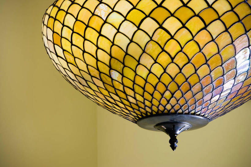 无人,横图,室内,特写,白天,仰视,时尚,静物,照明,阴影,光线,纹路,纹理,影子,墙,灯光,水晶,吊灯,水晶灯,墙壁,墙面,灯,黄色,灯具,华丽,照亮,照明设备,高贵,水晶吊灯,肌理,水晶制品,富丽,华美,彩图,低角度拍摄,水晶石