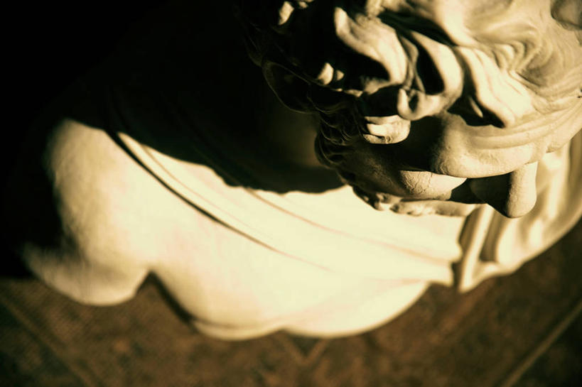 无人,横图,俯视,室内,特写,白天,静物,雕塑,阴影,朦胧,模糊,艺术,装饰,反射,雕刻,雕像,影子,石雕,工艺品,纪念,美术,主题,陈列,功能,美学,彩图,高角度拍摄