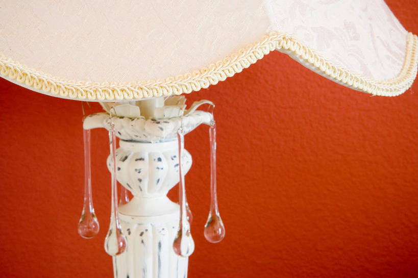 无人,横图,室内,特写,白天,正面,台灯,静物,照明,阴影,反射,影子,墙,灯光,墙壁,墙面,灯,红色,灯具,照亮,照明设备,一盏,彩图