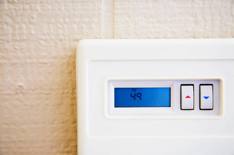 无人,横图,室内,特写,白天,正面,零件,电路,壁纸,静物,关闭,阴影,反射,电器,影子,墙,开关,墙壁,墙面,空调,两个,蓝色,白色,灰色,按钮,打开,调节,舒适,家电,家用电器,开启,调整,闭合,空气调节器,墙纸,彩图