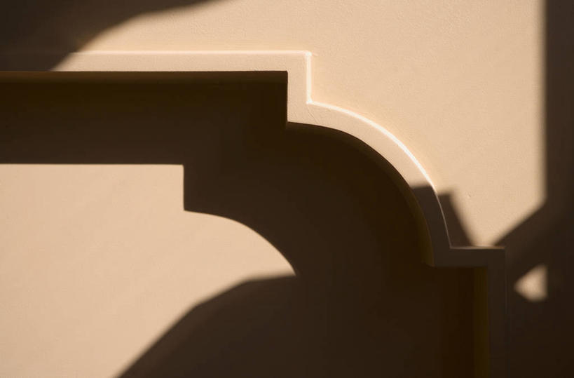 无人,横图,室内,特写,白天,正面,静物,阴影,曲折,弯曲,装饰,反射,线条,影子,墙,墙壁,墙面,灰色,蜿蜒,华丽,修饰,点缀,弧线,衬托,美观,雅致,雅观,彩图